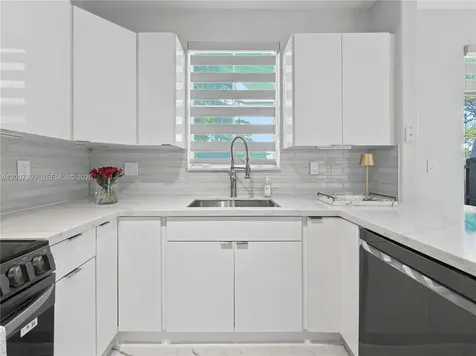 7876 NW 109th Path Doral FL 33178
