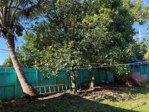 1160 NW 77th Way Pembroke Pines FL 33024