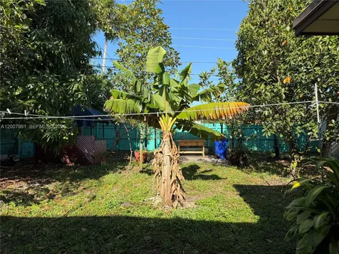 1160 NW 77th Way Pembroke Pines FL 33024