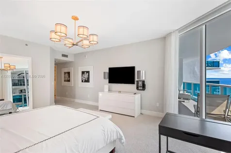 2711 S Ocean Drive Hollywood FL 33019