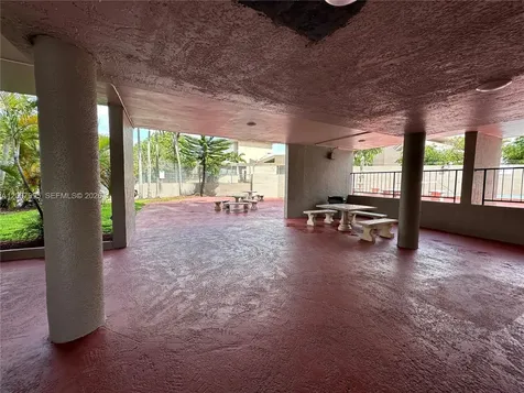 802 NW 87th Avenue Miami FL 33172