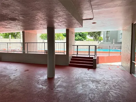802 NW 87th Avenue Miami FL 33172
