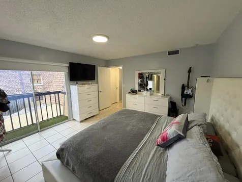 6580 W 24th Court Hialeah FL 33016
