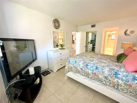 1001 Hillcrest Court Hollywood FL 33021