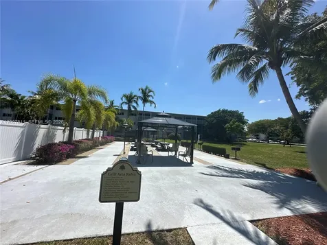 1001 Hillcrest Court Hollywood FL 33021
