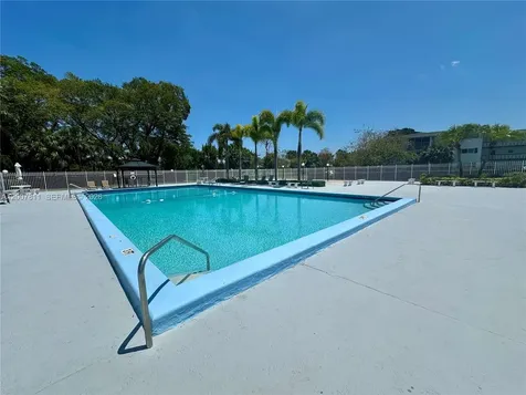 1001 Hillcrest Court Hollywood FL 33021