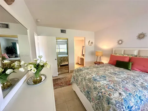 1001 Hillcrest Court Hollywood FL 33021