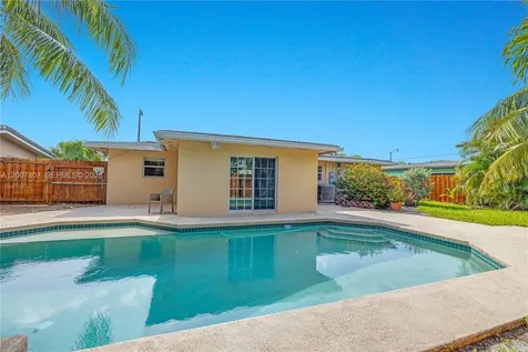 4051 NE 17th Terrace Pompano Beach FL 33064