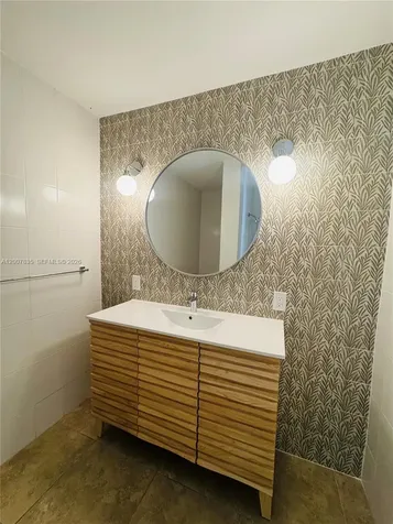 2816 Pine Tree Drive Miami Beach FL 33140