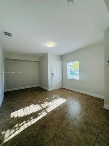 2816 Pine Tree Drive Miami Beach FL 33140