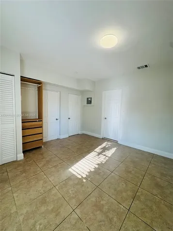2816 Pine Tree Drive Miami Beach FL 33140