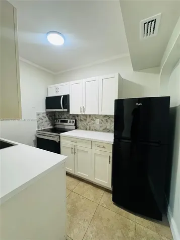 2816 Pine Tree Drive Miami Beach FL 33140