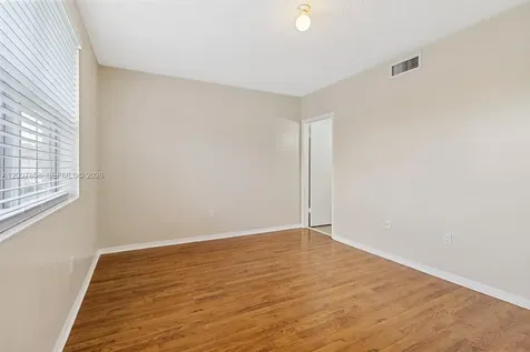 9187 Fontainebleau Boulevard Miami FL 33172