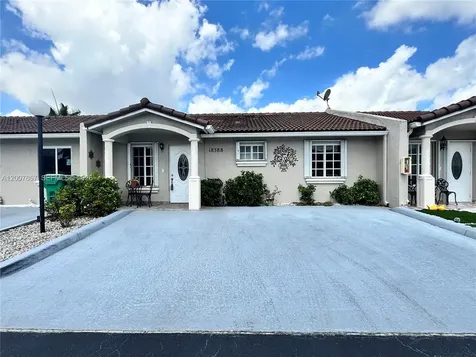 18388 NW 75th Passage Hialeah FL 33015
