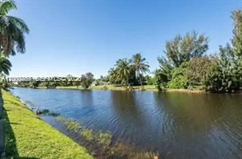 18388 NW 75th Passage Hialeah FL 33015