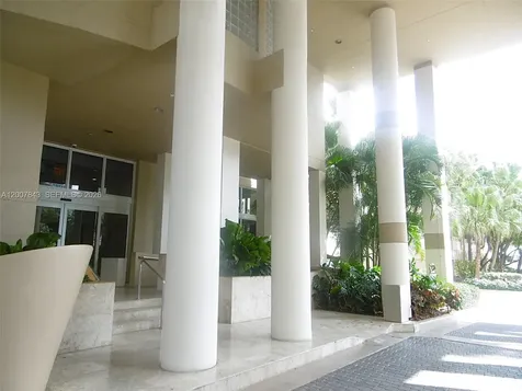 770 Claughton Island Drive Miami FL 33131