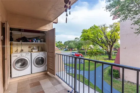 13715 Kendale Lakes Circle Miami FL 33183