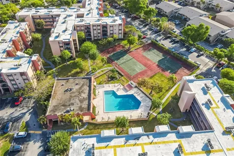 13715 Kendale Lakes Circle Miami FL 33183