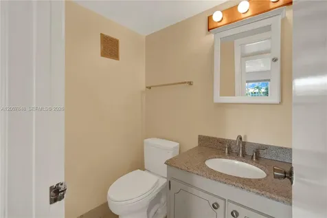 28 Islewood B Deerfield Beach FL 33442