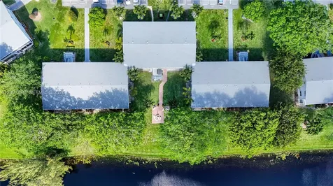 28 Islewood B Deerfield Beach FL 33442