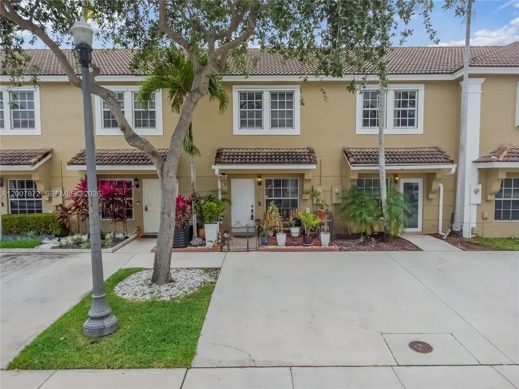 716 SW 122nd Avenue Pembroke Pines FL 33025