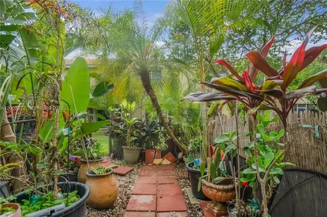 716 SW 122nd Avenue Pembroke Pines FL 33025