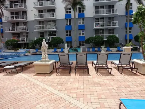 5091 NW 7th Street Miami FL 33126