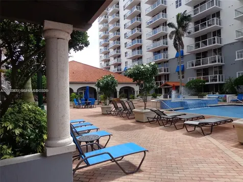 5091 NW 7th Street Miami FL 33126