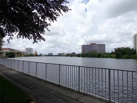 5091 NW 7th Street Miami FL 33126
