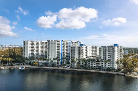 5091 NW 7th Street Miami FL 33126