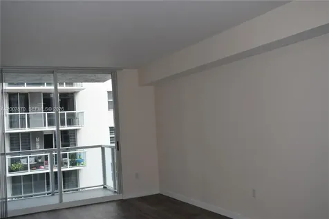 5091 NW 7th Street Miami FL 33126