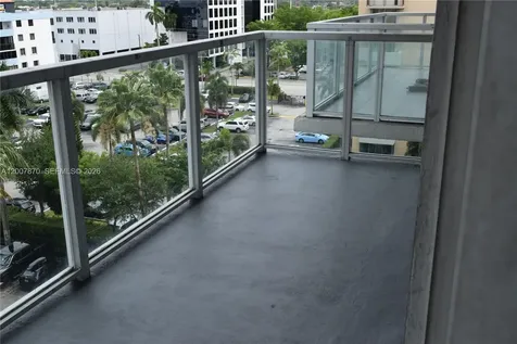 5091 NW 7th Street Miami FL 33126