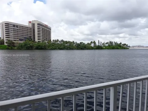 5091 NW 7th Street Miami FL 33126