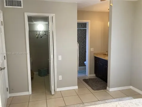 5300 NE 6th Avenue Oakland Park FL 33334