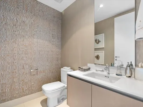 3250 NE 188th Street Aventura FL 33180