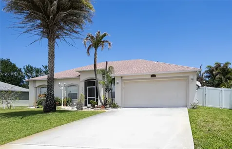 2033 SW Beekman Street Port St. Lucie FL 34953