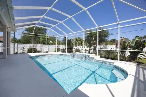 2033 SW Beekman Street Port St. Lucie FL 34953