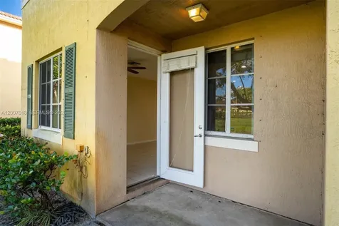 6051 SW 19th Place North Lauderdale FL 33068