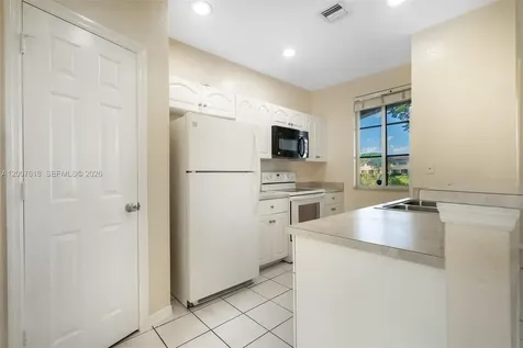 6051 SW 19th Place North Lauderdale FL 33068