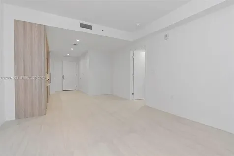 77 SE 5th Street Miami FL 33131