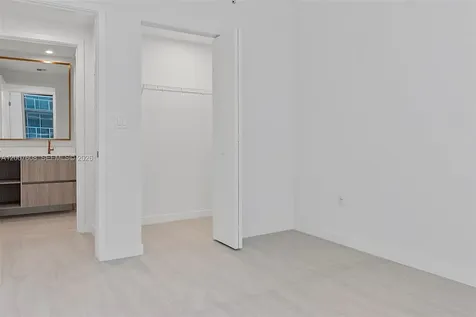 77 SE 5th Street Miami FL 33131