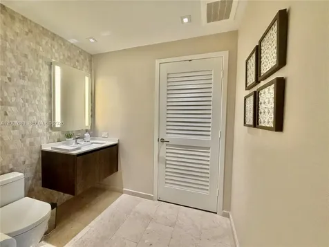 88 SW 7th Street Miami FL 33130