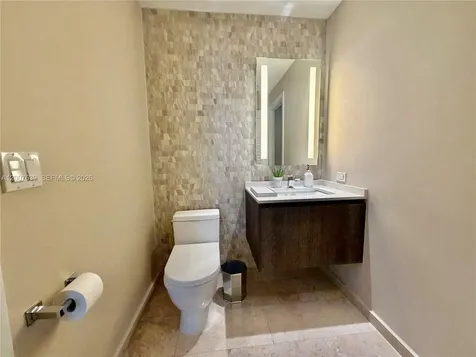 88 SW 7th Street Miami FL 33130