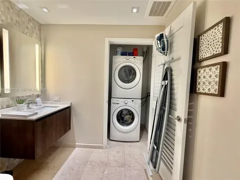 88 SW 7th Street Miami FL 33130