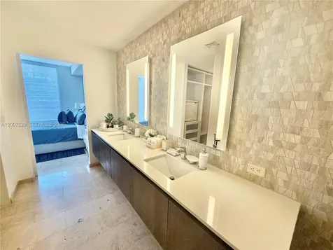 88 SW 7th Street Miami FL 33130