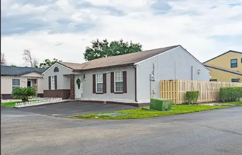 8419 NW 193rd Lane Hialeah FL 33015