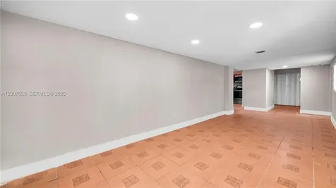 1124 NW 100th Terrace Miami FL 33150