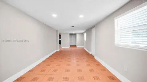 1124 NW 100th Terrace Miami FL 33150