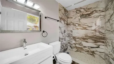 1124 NW 100th Terrace Miami FL 33150