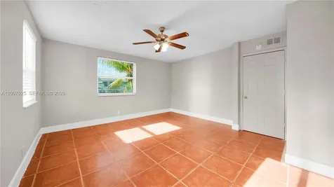 1124 NW 100th Terrace Miami FL 33150